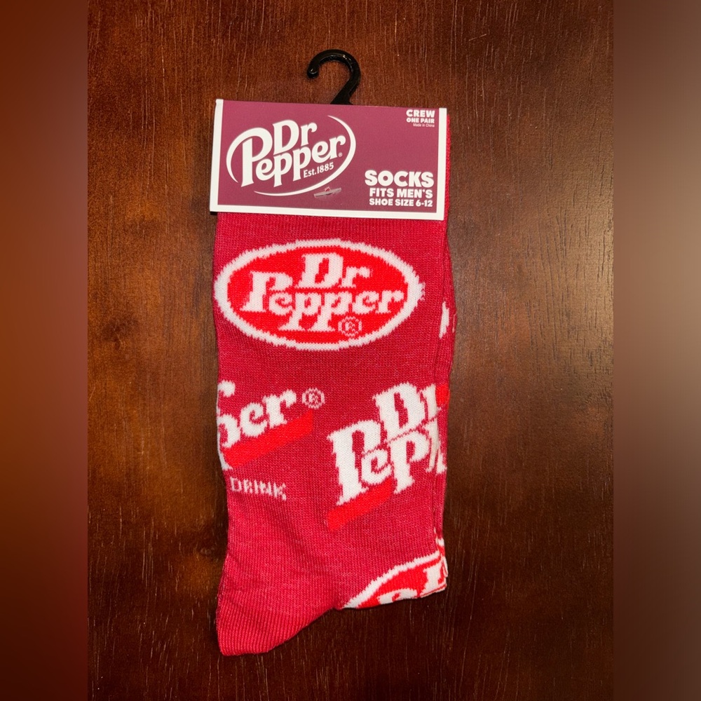 DR PEPPER NOVELTY CREW SOCKS NWT MEN’S SHOE SIZE 6-12